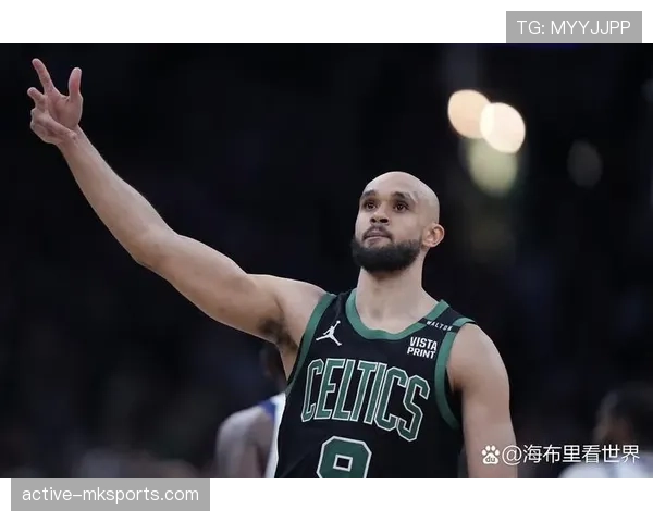 德里克·怀特利用挡拆制造突破拉开得分差距提升关键时刻效率